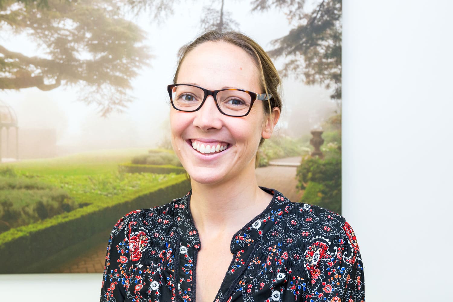 Dr Robyn Schneider